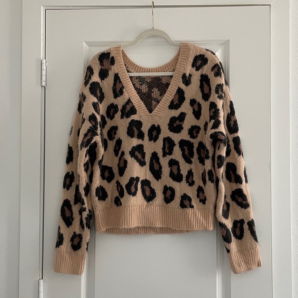PINK Victoria’s Secret Crew / Vneck Sweater Animal Print